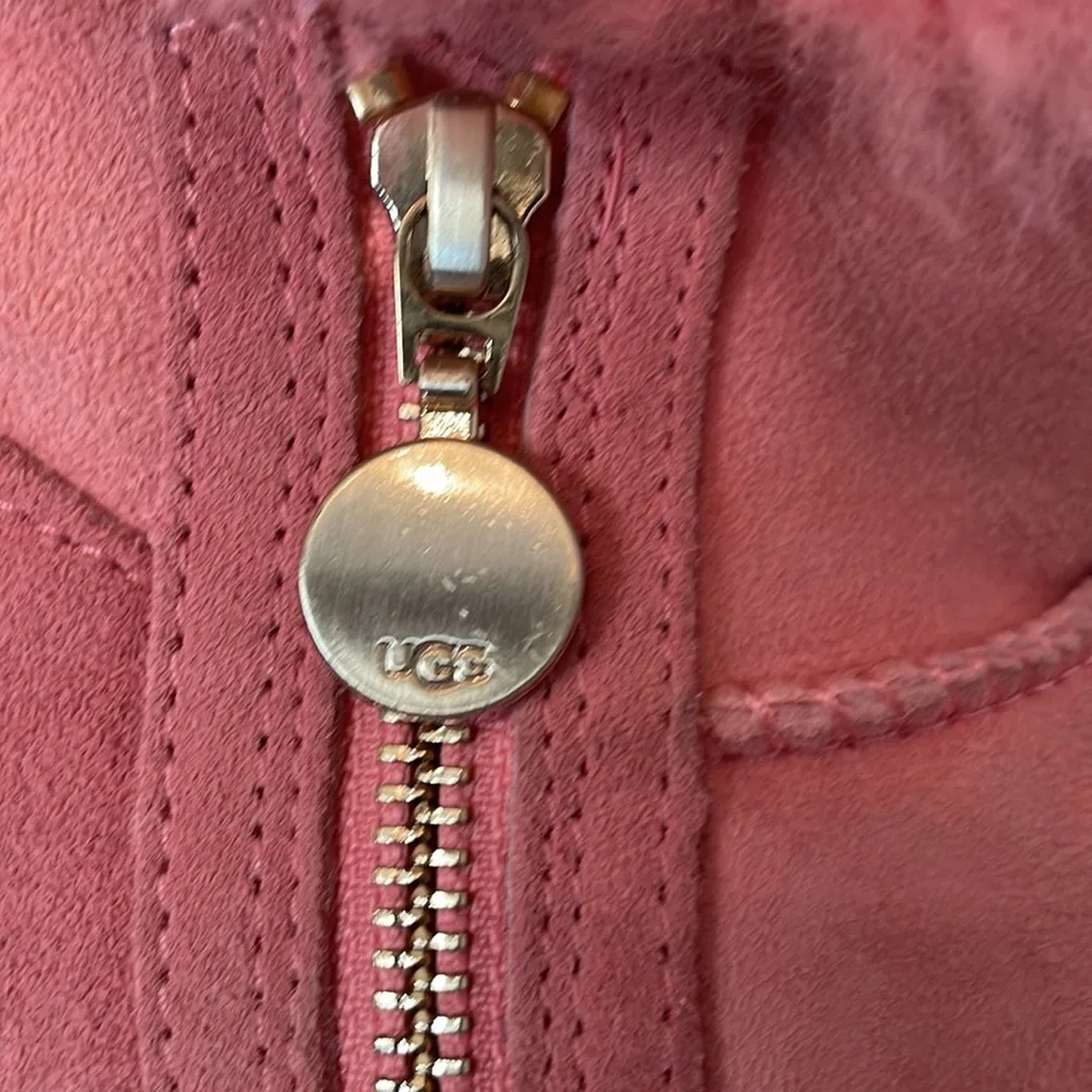 UGG ankle kid’s boots  peach color gold hardware‎ no size but measuring a kids 5